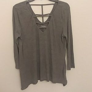 Flowy shirt with detail in front and back